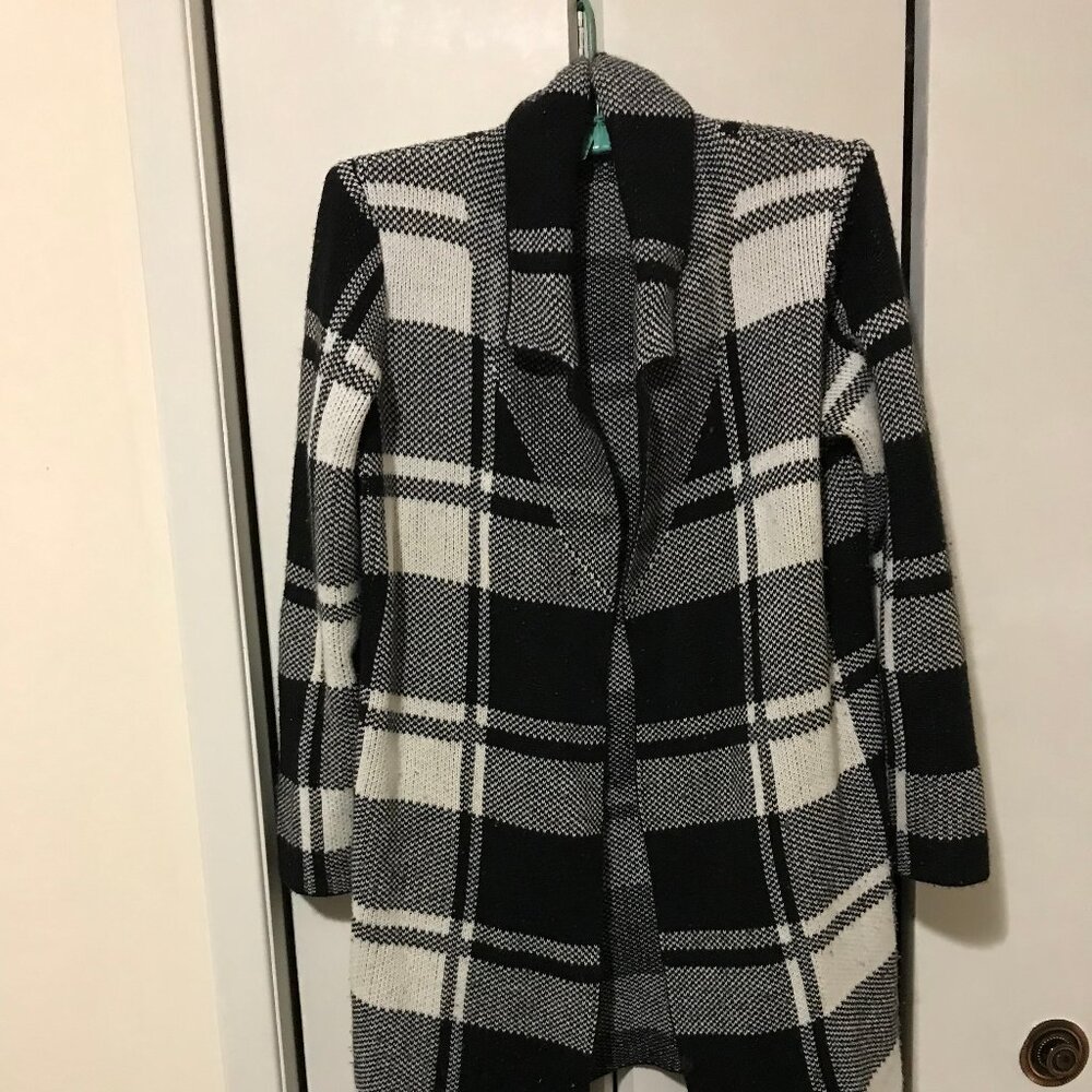 Cleo Ladies Black And White Sweater/Coat Size Medium
